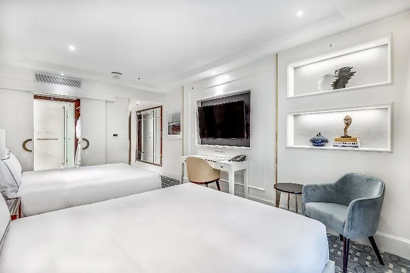Azur Legacy Collection Hotel Vancouver