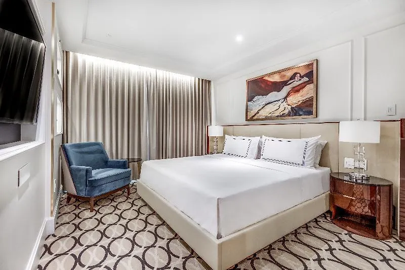 Azur Legacy Collection Hotel Vancouver 5*,